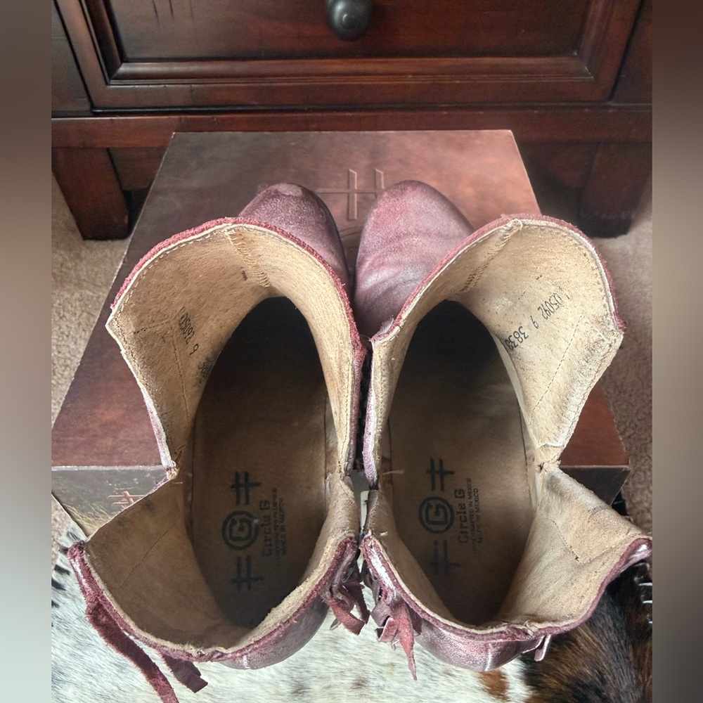 Corral/Circle G  Wine Fringe Booties - Picture 7 of 9